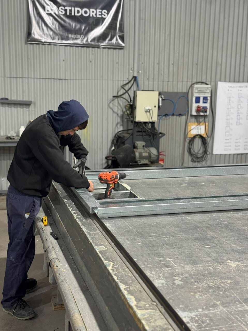 Montaje de panel con perfilería de encastre